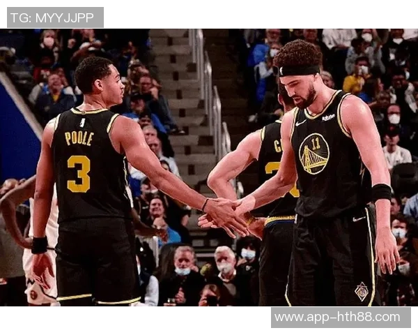 克莱手感回暖却遭冷落赛后愤怒扔水瓶表达不满情绪