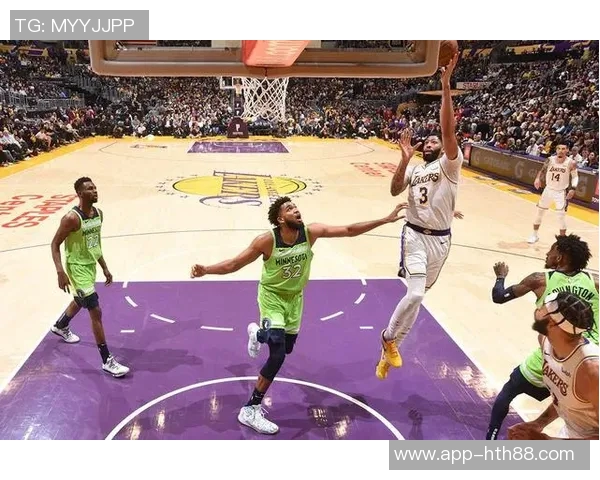 浓眉缺席九场比赛坐板凳身穿NFL球衣观战绿湾包装工比赛