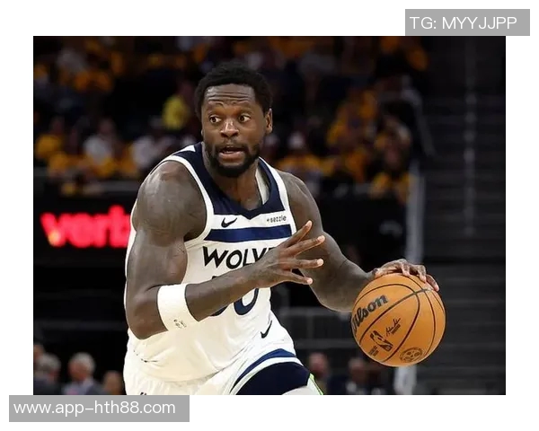 兰德尔谈与爱德华兹的默契配合：赛季磨合让我们更加默契无间