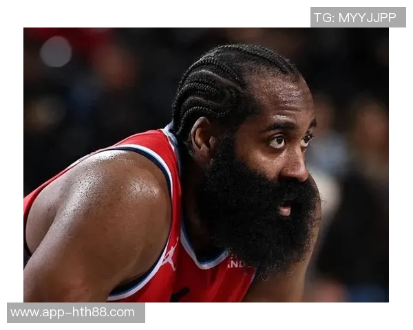 哈登半场表现中规中矩8投3中贡献12分3篮板3助攻正负值7