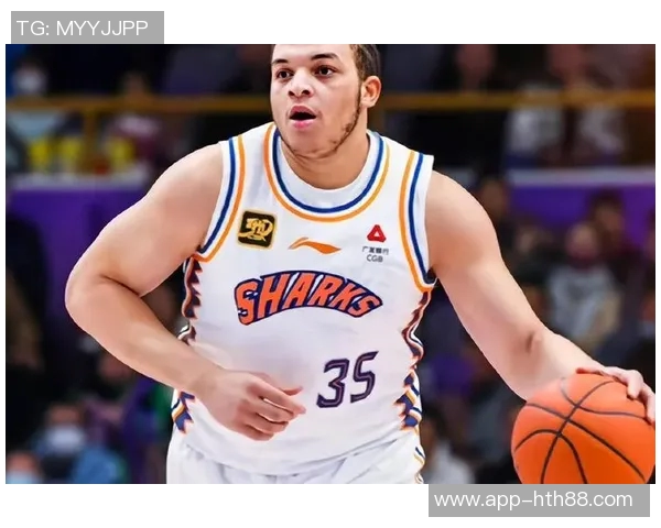 上海队国内球员今日正式恢复训练洛夫顿白边弗格预计初十归队备战新赛季