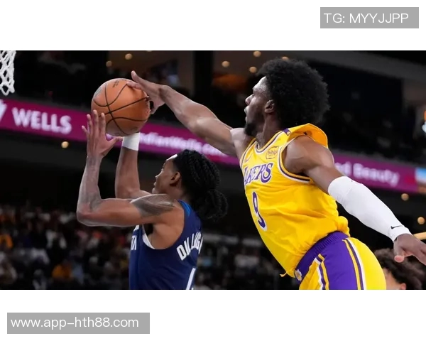 小卡称赞训练营表现出色年轻球员防守沟通能力显著提升